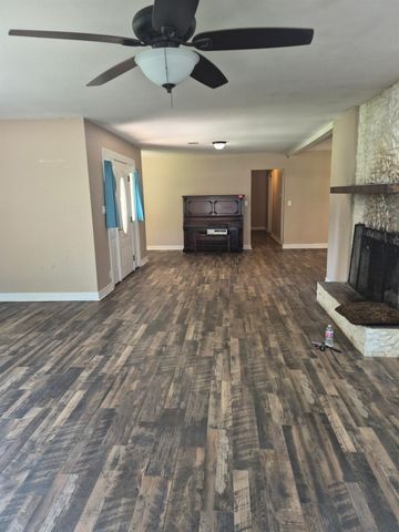 204 N Rockdale ST, Lexington, TX 78947