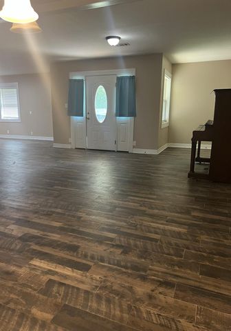 204 N Rockdale ST, Lexington, TX 78947