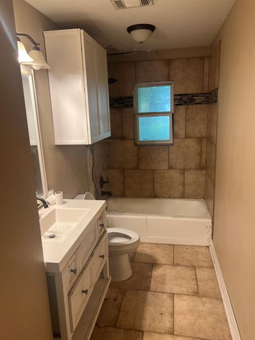 204 N Rockdale ST, Lexington, TX 78947