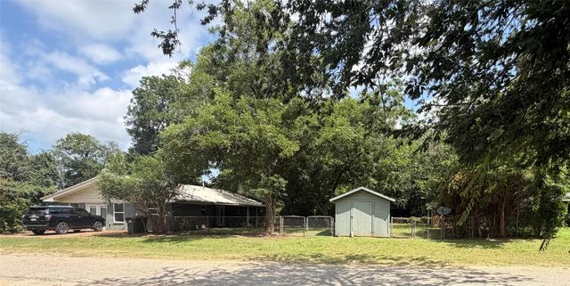 204 N Rockdale ST, Lexington, TX 78947