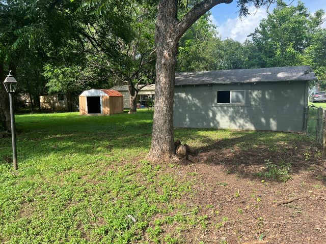 204 N Rockdale ST, Lexington, TX 78947