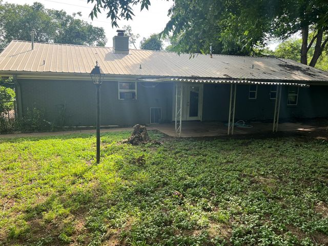 204 N Rockdale ST, Lexington, TX 78947