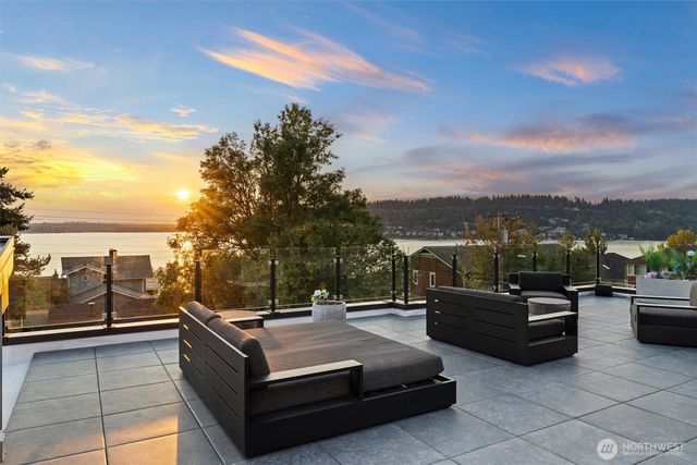 903 N 33rd Place, Renton, WA 98056