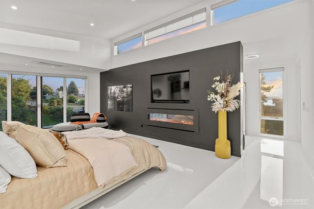 903 N 33rd Place, Renton, WA 98056