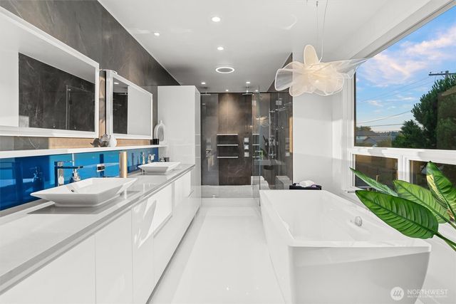 903 N 33rd Place, Renton, WA 98056