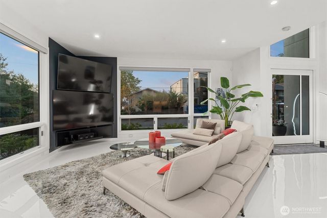 903 N 33rd Place, Renton, WA 98056