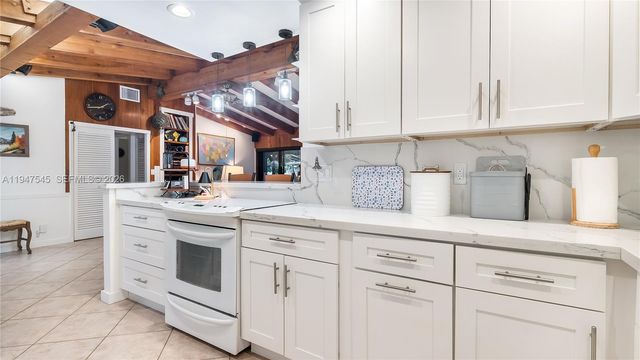 2455 Flamingo Ln, Fort Lauderdale, FL 33312