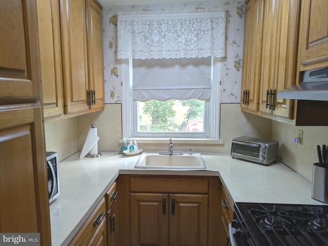 2328 HIGHLAND AVE, Drexel Hill, PA 19026
