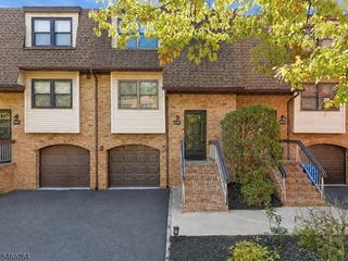 6102 N Oaks Blvd, North Brunswick Twp., NJ 08902
