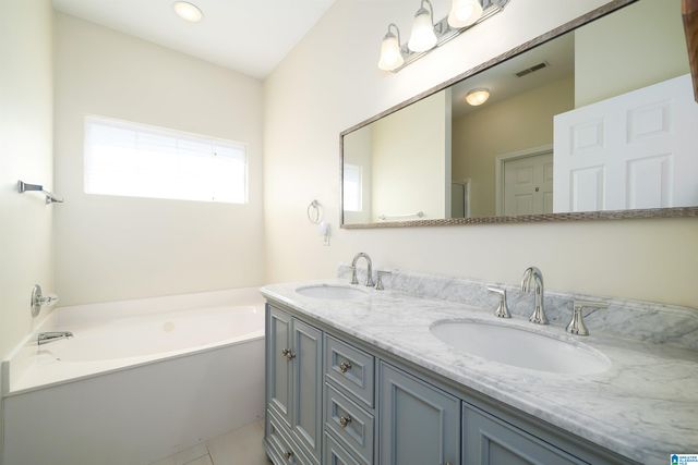 562 SUMMIT CIRCLE, Fultondale, AL 35068
