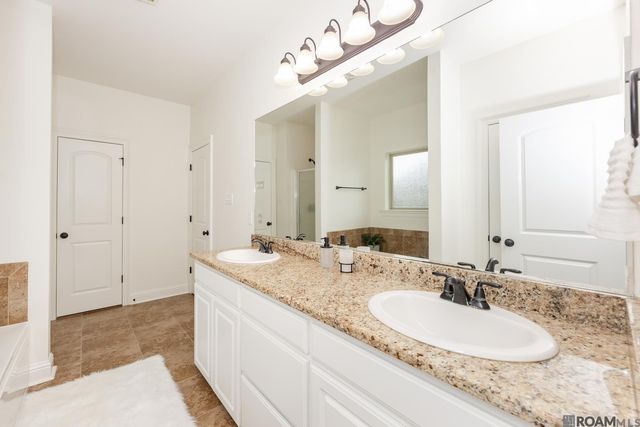 2434 Orleans Quarters Dr, Brusly, LA 70719