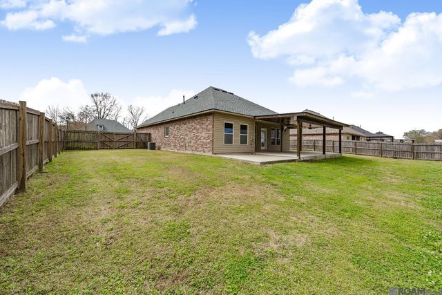 2434 Orleans Quarters Dr, Brusly, LA 70719