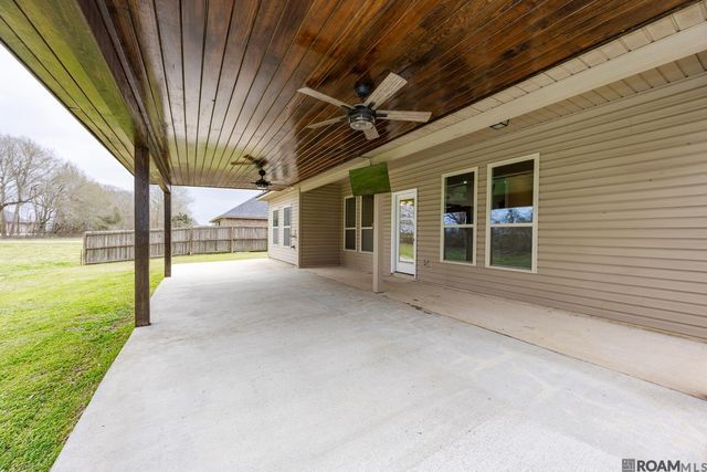 2434 Orleans Quarters Dr, Brusly, LA 70719