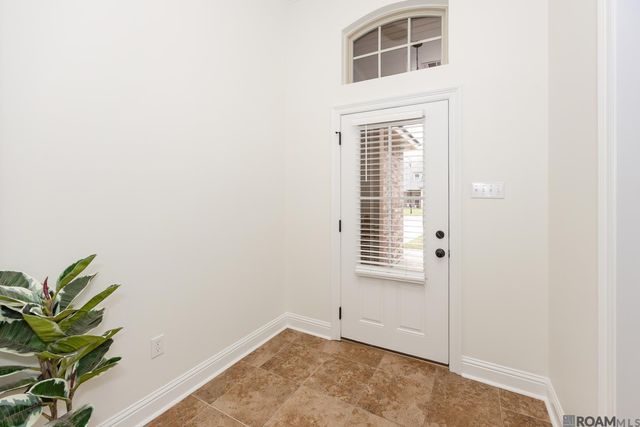 2434 Orleans Quarters Dr, Brusly, LA 70719