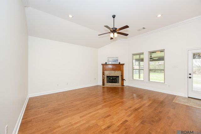 2434 Orleans Quarters Dr, Brusly, LA 70719