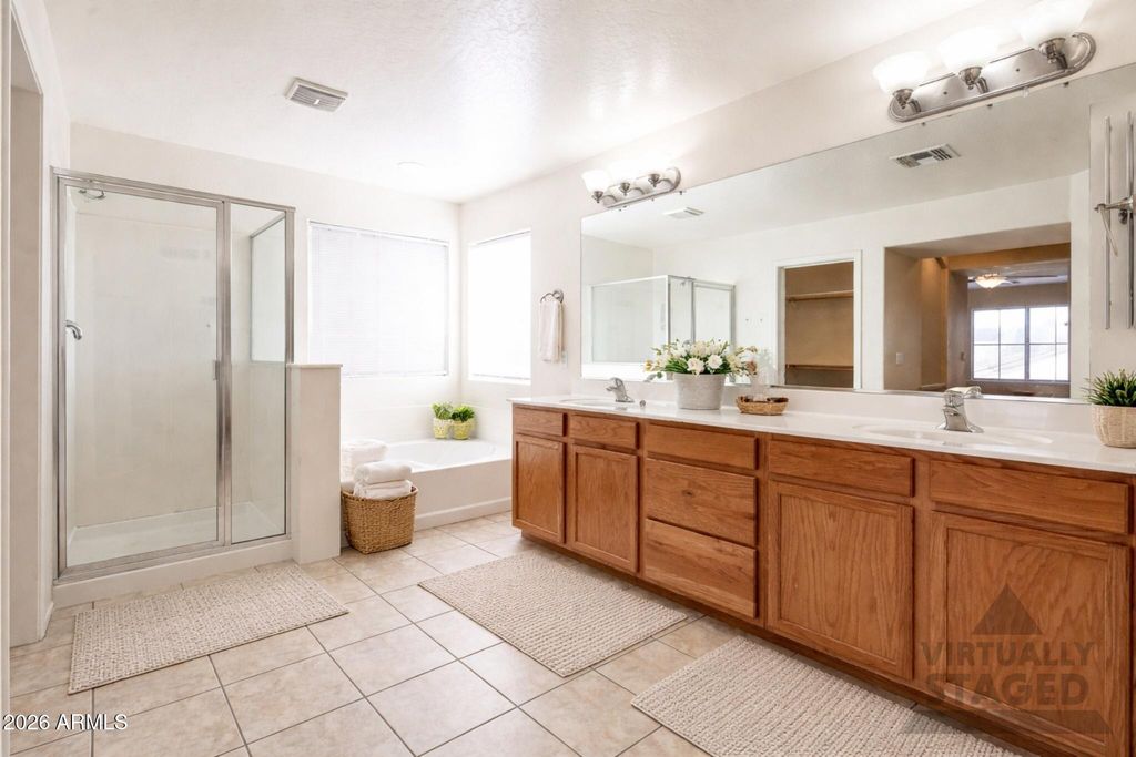 Image 12 of property listing at 17839 W HEARN Road, Surprise, AZ 85388