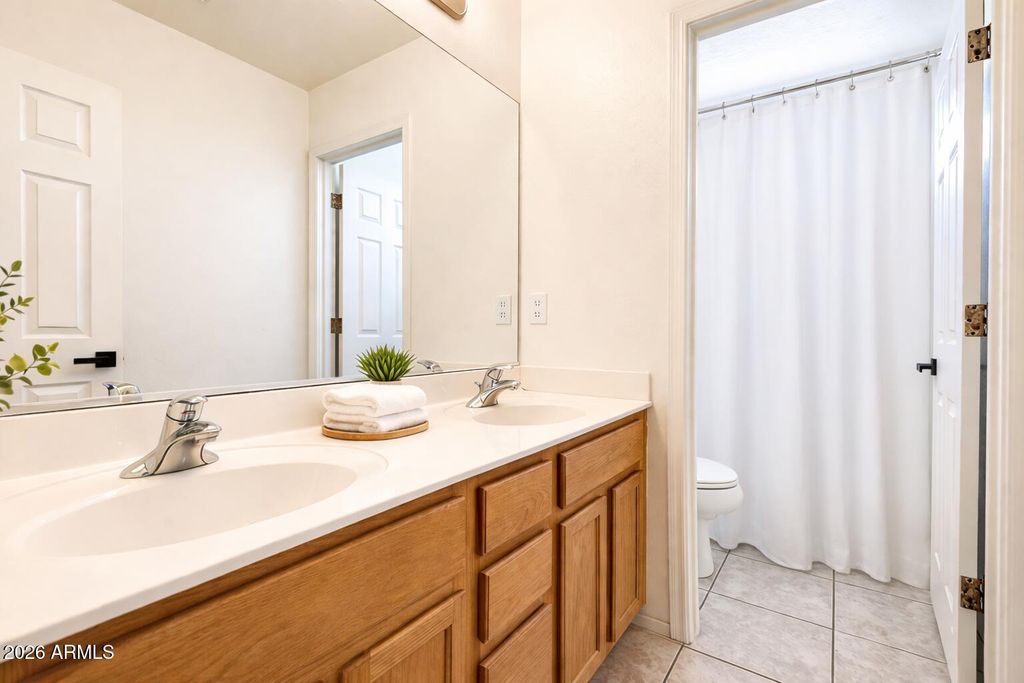 Image 15 of property listing at 17839 W HEARN Road, Surprise, AZ 85388