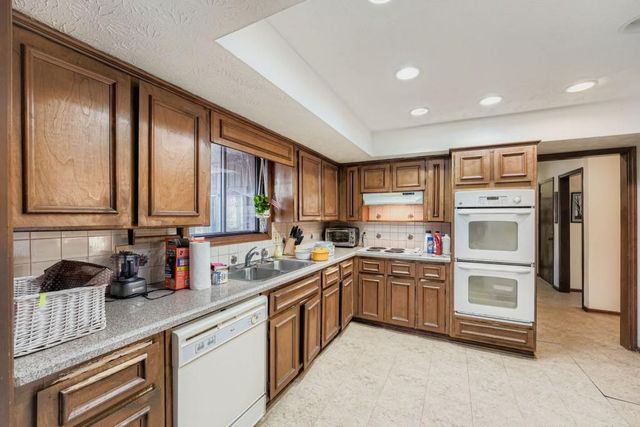 3760 Loch Highland Parkway, Roswell, GA 30075