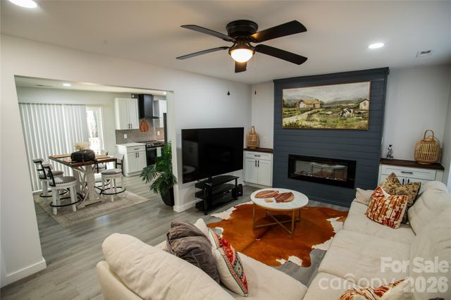 2116 Eastway Drive, Charlotte, NC 28205