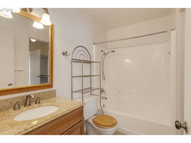 48 OSWEGO Smt, Lake Oswego, OR 97035