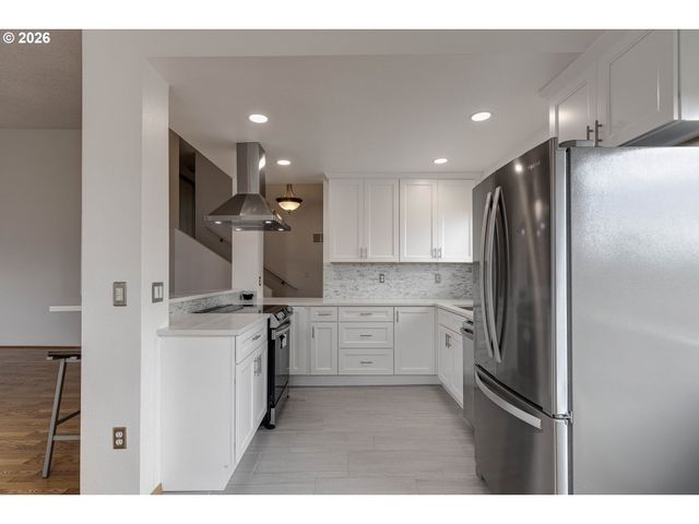 48 OSWEGO Smt, Lake Oswego, OR 97035