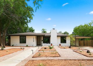 1068 Ivy Ln, Terrell Hills, TX 78209
