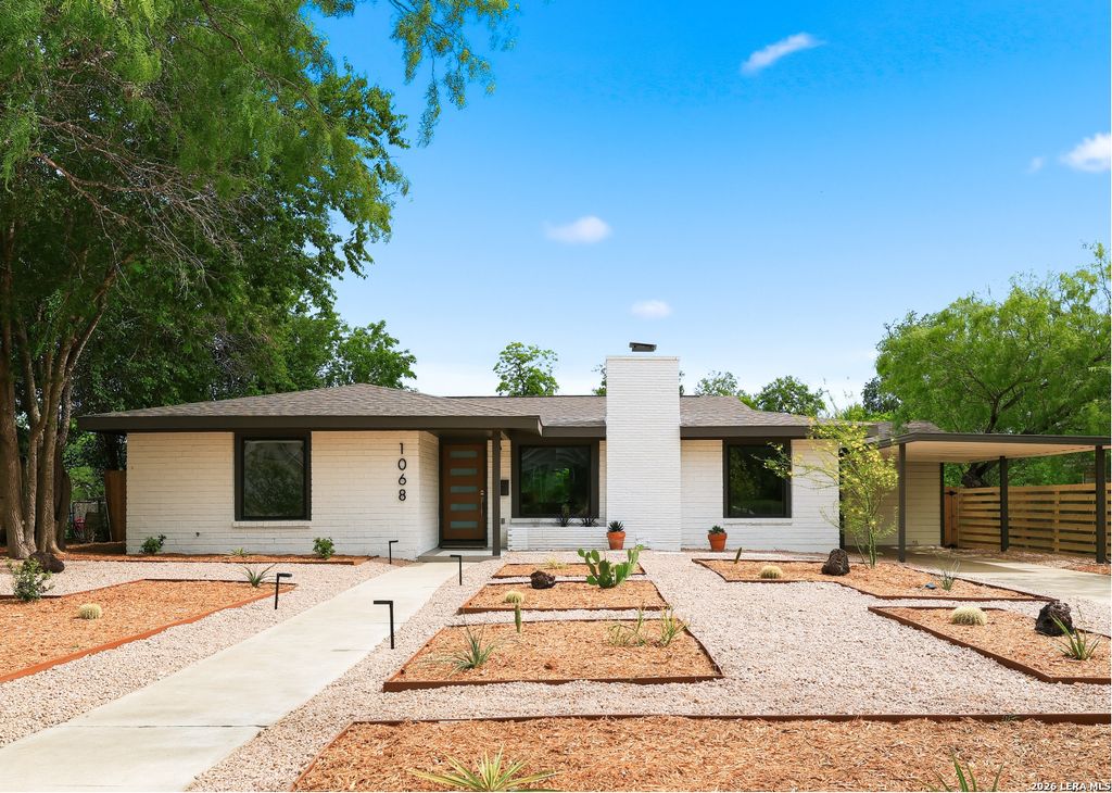 1068 Ivy Ln, Terrell Hills, TX 78209