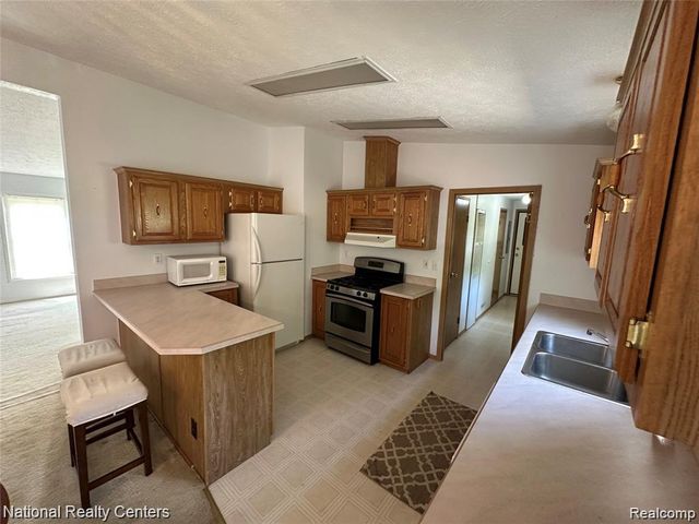 8049 Mckinley Road, Clay, MI 48001