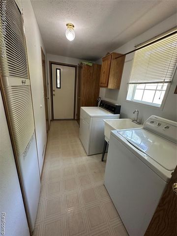 8049 Mckinley Road, Clay, MI 48001