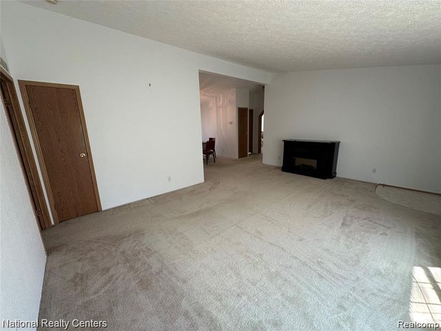 8049 Mckinley Road, Clay, MI 48001