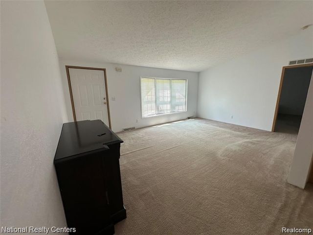 8049 Mckinley Road, Clay, MI 48001