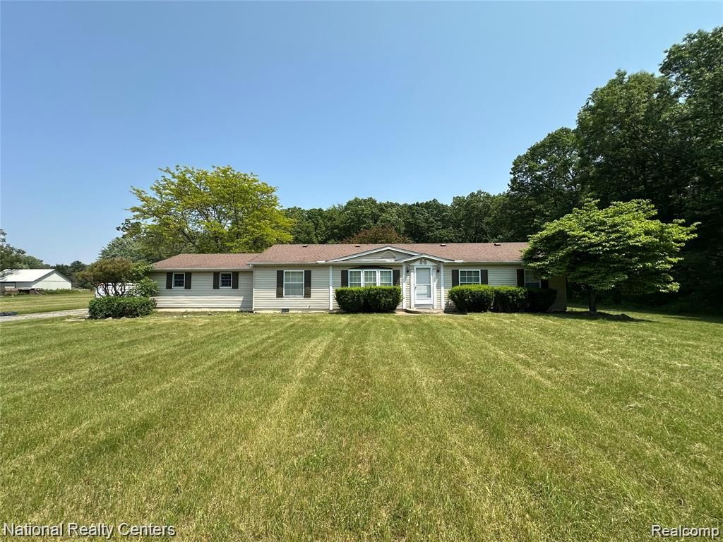 8049 Mckinley Road, Clay, MI 48001