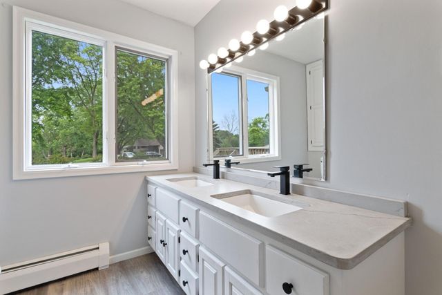 1901 Lexington Avenue S, Mendota Heights, MN 55118