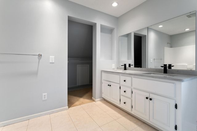 1901 Lexington Avenue S, Mendota Heights, MN 55118