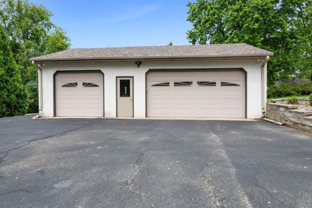 1901 Lexington Avenue S, Mendota Heights, MN 55118