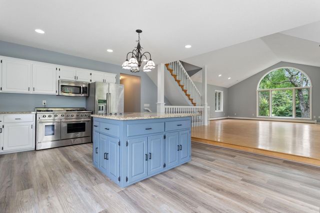 1901 Lexington Avenue S, Mendota Heights, MN 55118