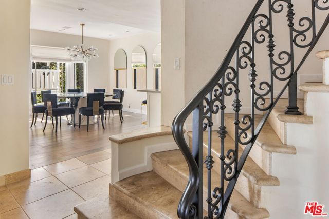 1124 Sierra Alta Way, Los Angeles, CA 90069