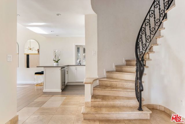 1124 Sierra Alta Way, Los Angeles, CA 90069