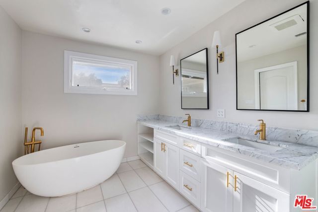 1124 Sierra Alta Way, Los Angeles, CA 90069