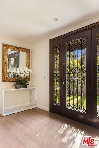 1124 Sierra Alta Way, Los Angeles, CA 90069