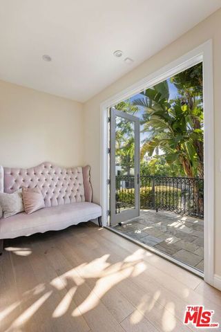 1124 Sierra Alta Way, Los Angeles, CA 90069