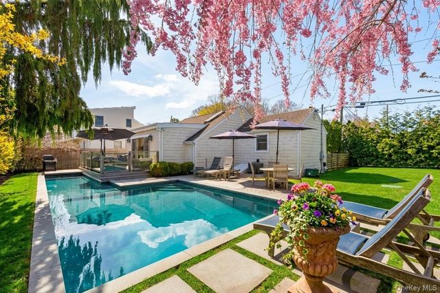 8 Elder Avenue, Hampton Bays, NY 11946