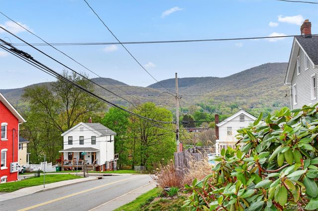 371-373 Verplanck Avenue, Beacon, NY 12508