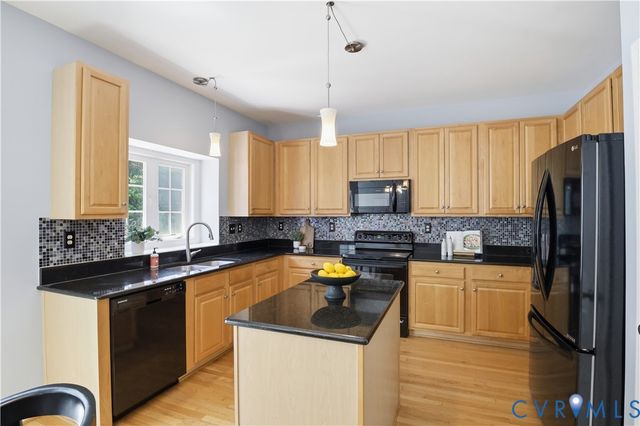 13807 Hawkins Park Rd, Midlothian, VA 23114