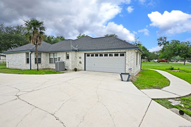 125 RED OAK TRL, Marion, TX 78124