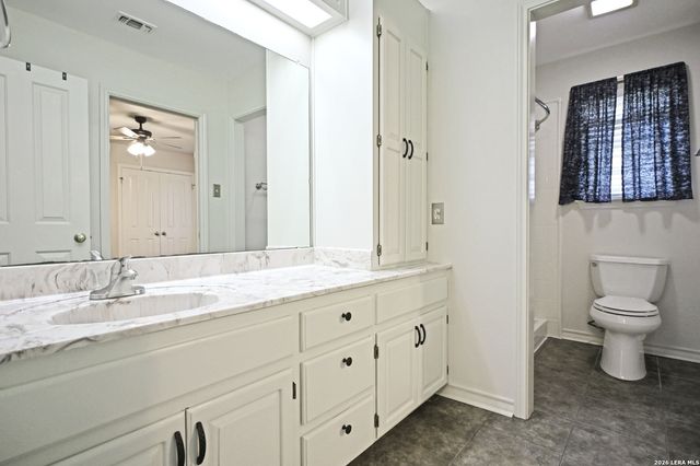 125 RED OAK TRL, Marion, TX 78124