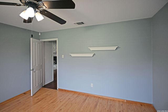 125 RED OAK TRL, Marion, TX 78124