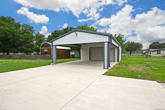 125 RED OAK TRL, Marion, TX 78124