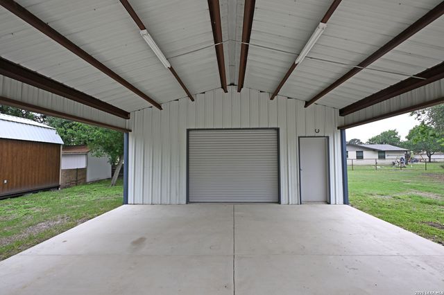 125 RED OAK TRL, Marion, TX 78124