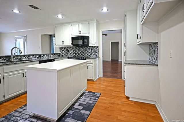 125 RED OAK TRL, Marion, TX 78124